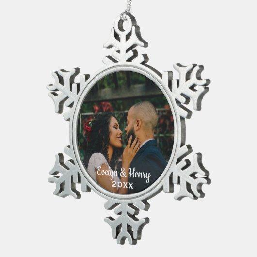 Gewoon Elegant Wedding Photo White Script Monogram Tin Sneeuwvlok Ornament (Rechts)