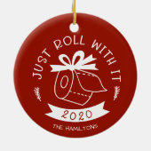 Gewoon Ermee Rollen Grappig Covid Kerstmis Keramisch Ornament (Achterkant)