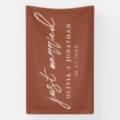 Gewoon gehuwd met legant calligrafie als bruiloft spandoek (Verticaal)