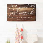 Gewoon gehuwd met legante kalligrafie Rustic Weddi Spandoek (Insitu)