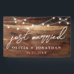 Gewoon gehuwd met legante kalligrafie Rustic Weddi Spandoek<br><div class="desc">Gewoon gehuwde legante kalligrafie Rustic Wedding Banner</div>