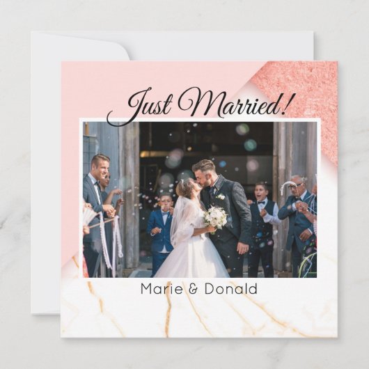 Gewoon gehuwd Modern Pink en Gold Glitter Marble Feestdagenkaart (Voorkant)