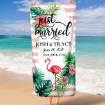 Gewoon gehuwd, Mr. & Mrs., Honeymoon, Eigen naam Strandlaken<br><div class="desc">Introductie van de "Just Married" Mr & Mrs Beach handdoekset! De perfecte manier om uw speciale dag te vieren, deze elegante set handdoeken op maat is perfect voor uw huwelijksreis of als een bruidsfeestgeschenk. Elke handdoek bevat de namen van de pasgetrouwde in een vloeiend script, samen met de woorden "Just...</div>