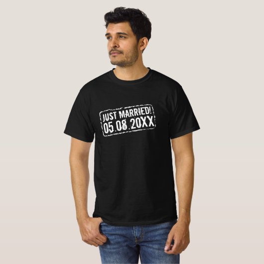 Gewoon gehuwd paar shirt met trouwdatumstempel (Voorkant volledig)