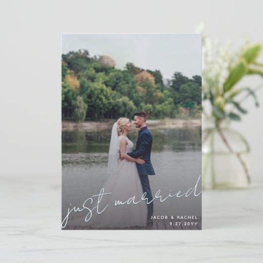 Gewoon gehuwd script bedekking blauwe foto bruilof aankondiging (Staand voorkant)