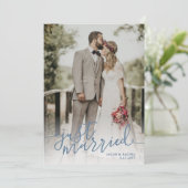 Gewoon gehuwd Slate Blue Script Photo Weddenschap Aankondiging (Staand voorkant)