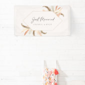 Gewoon gehuwd teken van de bruiloft van de autoban spandoek (Insitu)