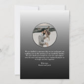 Gewoon gehuwd zwart en wit script foto bruiloft aankondiging (Achterkant)