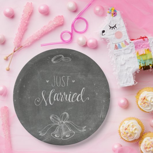 Gewoon gehuwde Chalkboard Wedding Rings en Bells Papieren Bordje (Feest)