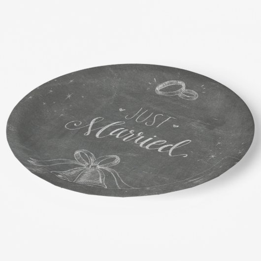 Gewoon gehuwde Chalkboard Wedding Rings en Bells Papieren Bordje (Gekanteld)