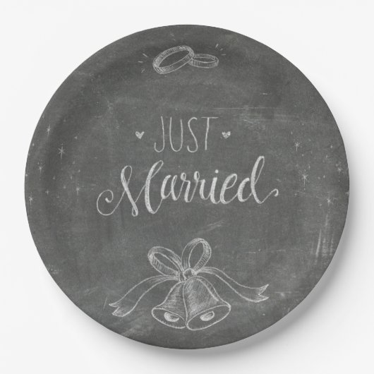 Gewoon gehuwde Chalkboard Wedding Rings en Bells Papieren Bordje (Voorkant)