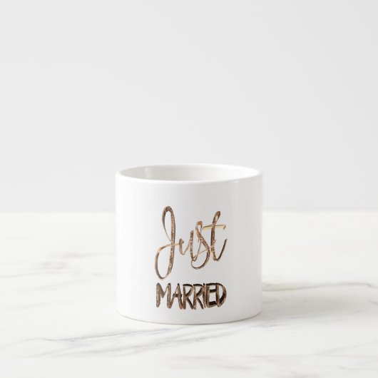 Gewoon gehuwde Elegant Gold Typography Bridal Espresso Kop (Voorkant)