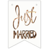 Gewoon gehuwde Elegant Gold Typography Wedding Par Vlaggetjes (Derde vlag)