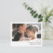 Gewoon gehuwde moderne foto-aankondiging briefkaart (Staand voorkant)