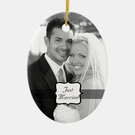 Gewoon gehuwde Ovale Foto Ornament Black & White (Voorkant)