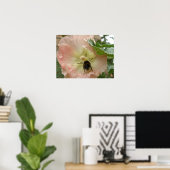 Gewoon geland! Bee op een roze Hollyhock Print (Thuiskantoor)