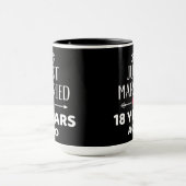 Gewoon getrouwd 18 jaar geleden 18e trouwdag mok (Midden)