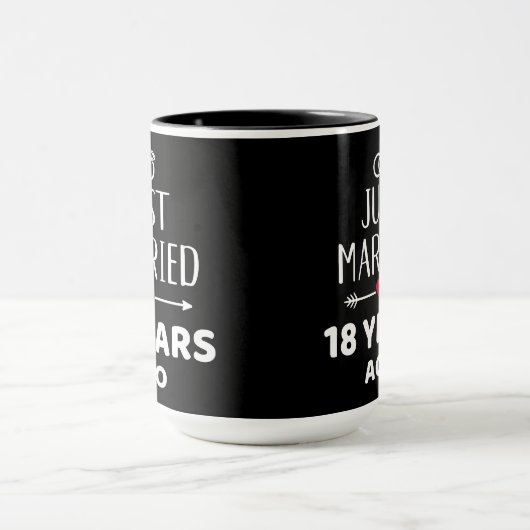 Gewoon getrouwd 18 jaar geleden 18e trouwdag mok (Midden)