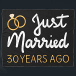 Gewoon getrouwd 30 jaar geleden IV Fleece Deken<br><div class="desc">Designkeuken, perfect voor anyone who's been married for 30 years and to a wedding vow renewal ceremony. It makes a great matching outfit for coupons! 'Just Marriott 30 Years Ago' quote for a koppel who got married 30 years ago or a koppel renewing wedding vows on their wedding verjaarary. Is...</div>