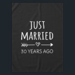 Gewoon getrouwd 30 jaar geleden. tafelkleed<br><div class="desc">Designkeuken, perfect voor anyone who's been married for 30 years and to a wedding vow renewal ceremony. It makes a great matching outfit for coupons! 'Just Marriott 30 Years Ago' quote for a koppel who got married 30 years ago or a koppel renewing wedding vows on their wedding verjaarary. Is...</div>