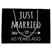 Gewoon getrouwd 60 jaar geleden. groot cadeauzakje (Achterkant)