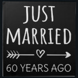 Gewoon getrouwd 60 jaar geleden. katoenen servet<br><div class="desc">Designkeuken, perfect voor anyone who's been married for 60 years and to a wedding vow renewal ceremony. It makes a great matching outfit for coupons! 'Just Marriott 60 Years Ago' quote for a koppel who got married 60 years ago or a koppel renewing wedding vows on their wedding verjaarary. Is...</div>