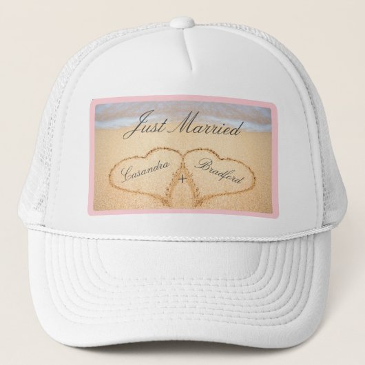 Gewoon getrouwd, Blush Pink Beach bruiloft 2 hart Trucker Pet (Voorkant)