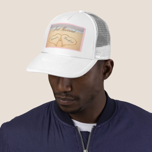 Gewoon getrouwd, Blush Pink Beach bruiloft 2 hart Trucker Pet (In situ)