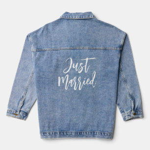 Gewoon getrouwd met elegante witte script typograf denim jacket