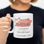 Gewoon getrouwd met modern Roos goudfolie koppels  Koffiemok<br><div class="desc">Vier je liefdesverhaal met onze Just Married Modern Roos Gold Foil Logo met Couples Names Coffee Mok. Deze elegante en aanpasbare mok heeft een chique "Just Married" rozen gouden folie logo, samen met de namen van het paar, waardoor een persoonlijke en verfijnde touch wordt gecreëerd. Of het nu gaat om...</div>