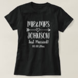 Gewoon getrouwd met Mr. en Mrs. t shirten voor nie T-shirt<br><div class="desc">Ik ben net getrouwd met Mr en Mrs t shirten voor nieuwe weds. Fun bruiloft-cadeauidee voor pasgetrouwden en honeymoanders. kleding met de achternaam bride en groom plus huwelijksdatum. Een prachtig handgeschreven typografie met hartpijl. Kut zwarte en witte t - shirts voor getrouwde stellen. handschrift voor toekomstige of nieuwe man en...</div>