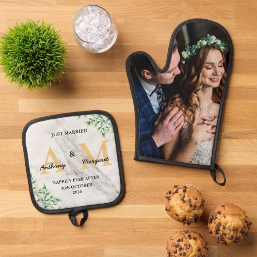 Gewoon getrouwd met Mr & Mrs | Monogram Naam & Fot Ovenwant & Pannenlap Set (Top down)