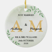 Gewoon getrouwd monogram Names Mr & Mrs. 2022 Keramisch Ornament (Achterkant)
