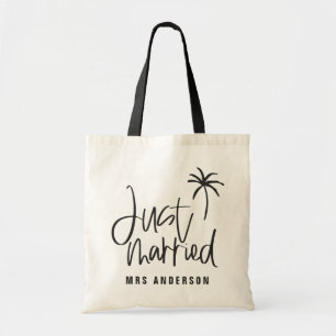Gewoon getrouwd strand met palmbomen bruiloft tote bag