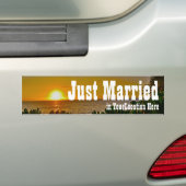 Gewoon getrouwd tropisch strand bumpersticker (Op auto)