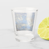 Gewoon handgeschreven eigen naam Blauwe hemelwolke Shot Glas (Achterkant)