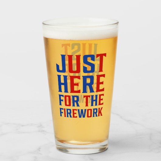 Gewoon hier voor het vuurwerk grappig voor een paa glas (Voorkant gevuld)