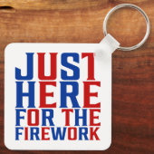 Gewoon hier voor het vuurwerk grappig voor een paa sleutelhanger (Achterkant)
