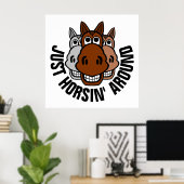 Gewoon Horsin, rond, paard Poster (Thuiskantoor)