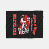 Gewoon jongen die van brandweerwagen houdt en bran fleece deken (Voorkant (Horizontaal))