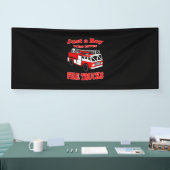 Gewoon jongen die van brandweerwagen houdt en bran spandoek (Beurs)