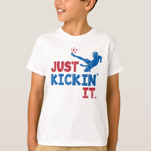 Gewoon Kickin it Soccer Red & Blue - GraphicLoveSh T-shirt (Voorkant)