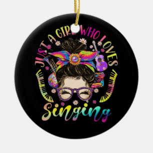 Gewoon meisje dat houdt van het zingen van rommeli keramisch ornament