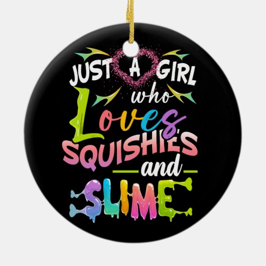 Gewoon meisje dat houdt van squishies en slijmerig keramisch ornament (Achterkant)