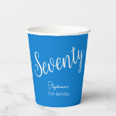 Gewoon modern script blauw 70ste verjaardagsfeestj papieren bekers (Achterkant)