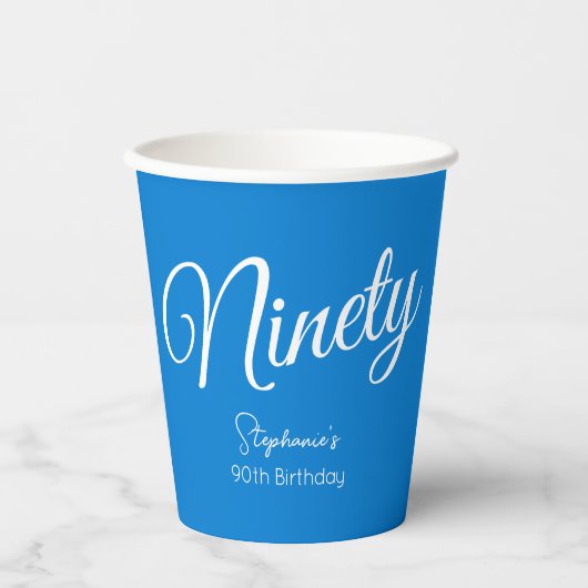 Gewoon modern script blauw 90ste verjaardagsfeestj papieren bekers (Voorkant)