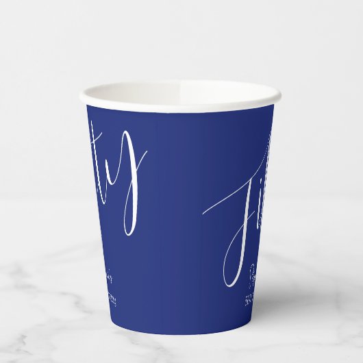 Gewoon modern script marineblauw 50ste verjaardag papieren bekers (Links)