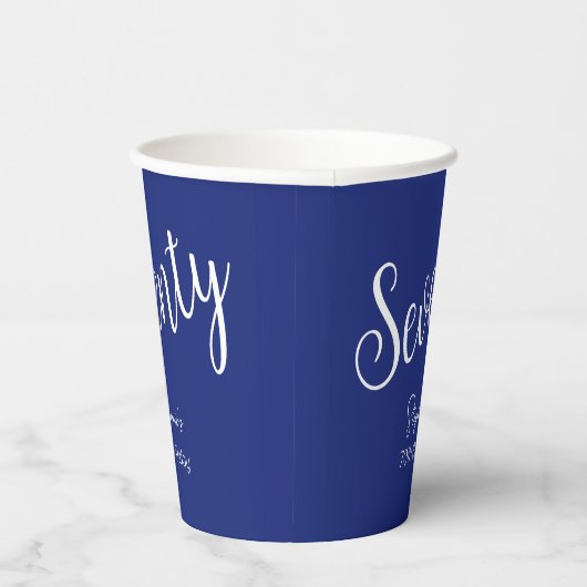 Gewoon modern script marineblauw 70ste verjaardags papieren bekers (Rechts)