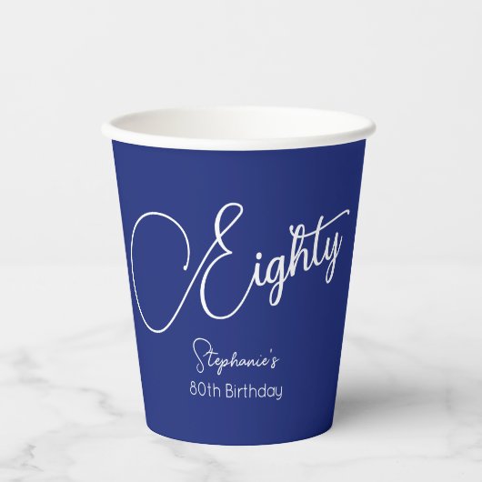Gewoon modern script marineblauw 80ste verjaardags papieren bekers (Voorkant)