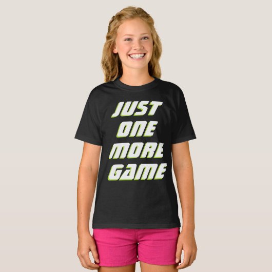 Gewoon nog een Kinder gamer met een oude witte gam T-shirt (Voorkant volledig)